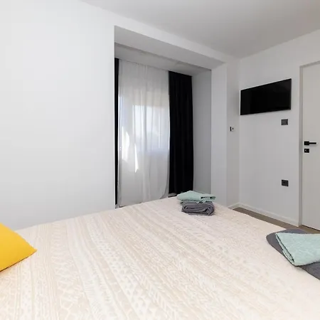 Apartment Hana *